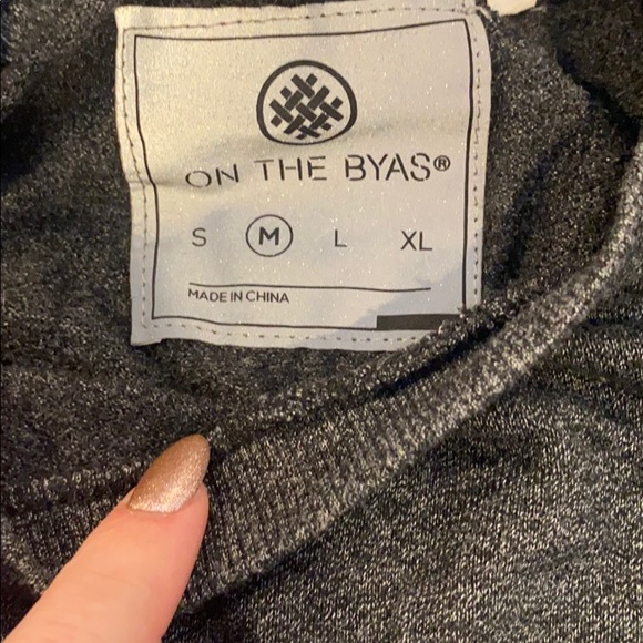 Men’s ON THE BAYAS sweater SIZE MEDIUM. - Picture 3 of 4